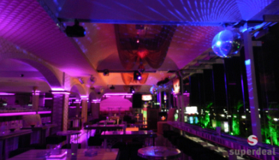 Fo(u)r Friends на св. Влас, в най-добрата дискотека Rococo! Бутилка уиски или водка, безалкохолни, коктейлни моркови всичко на страхотна цена ot 86.00 лева